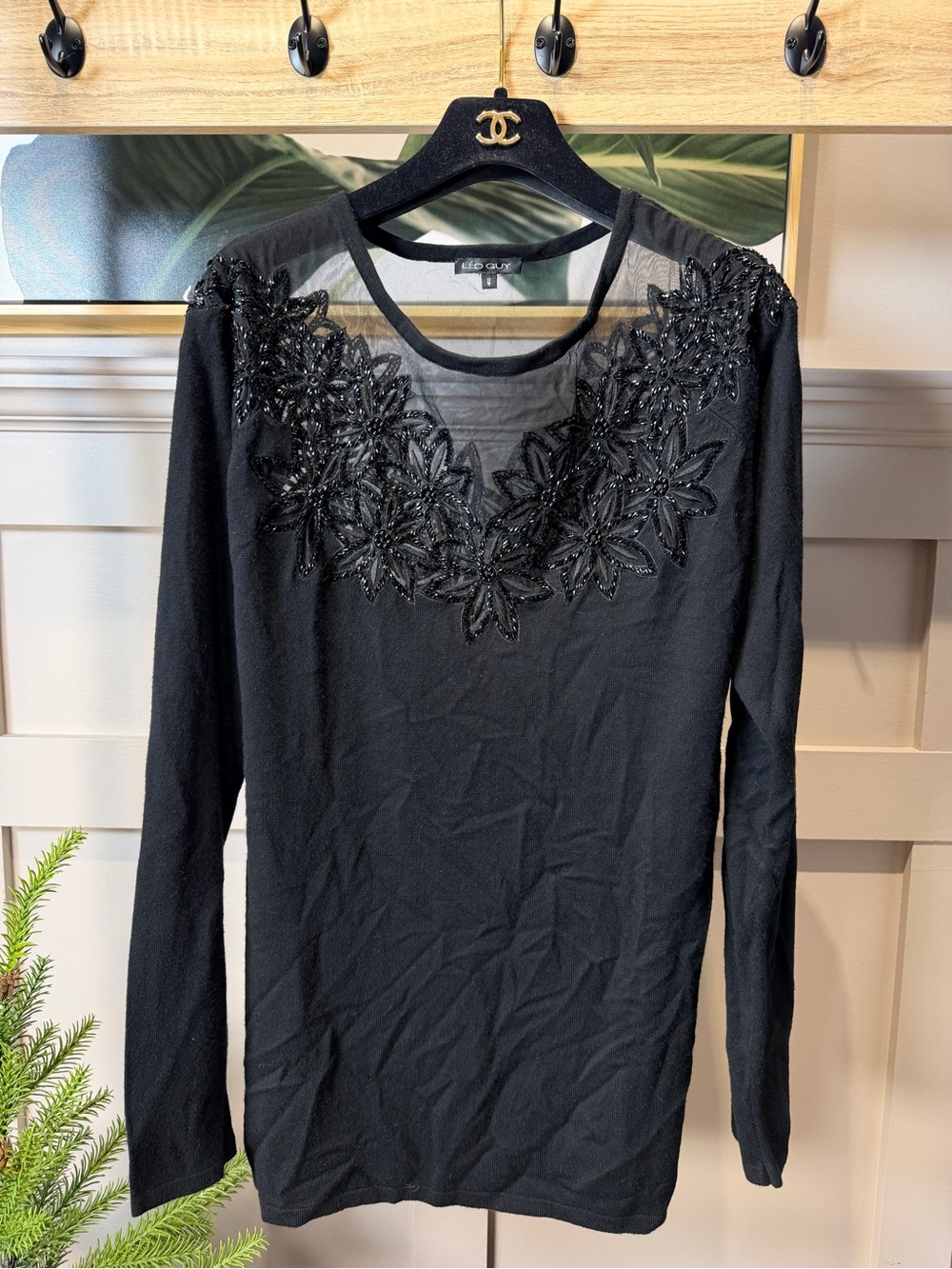 Leoguy Black long-sleeve sheer mesh neckline beaded embroidered floral Size 4